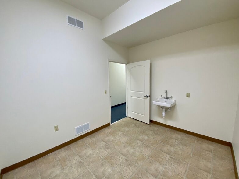 More Photos Of 292-296 W Ridge Pike, Royersford Office For Lease