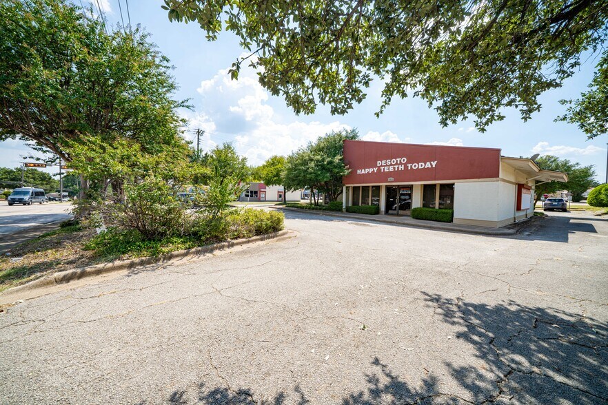 More Photos Of 701 N Hampton Rd, DeSoto Medical For Sale