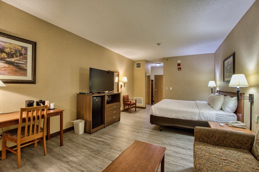 More Photos Of 7860 6th St, Wellington Hotel For Sale