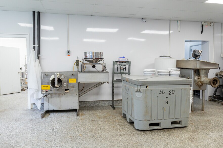 More Photos Of 1487 Main Street, Oxford Industrial For Sale