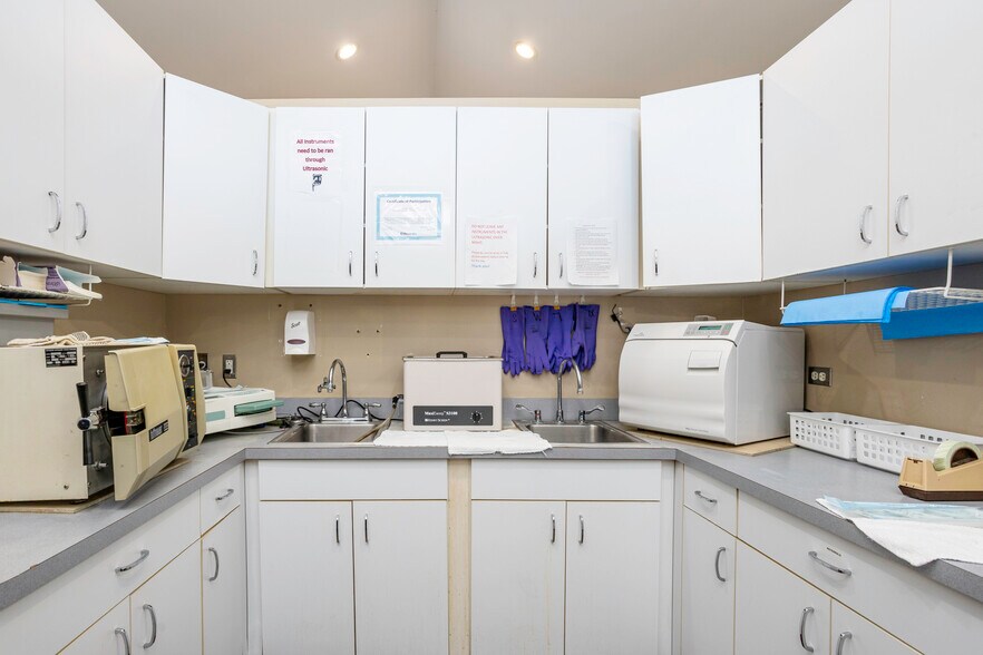 More Photos Of 37235 Goddard Rd, Romulus Office For Sale