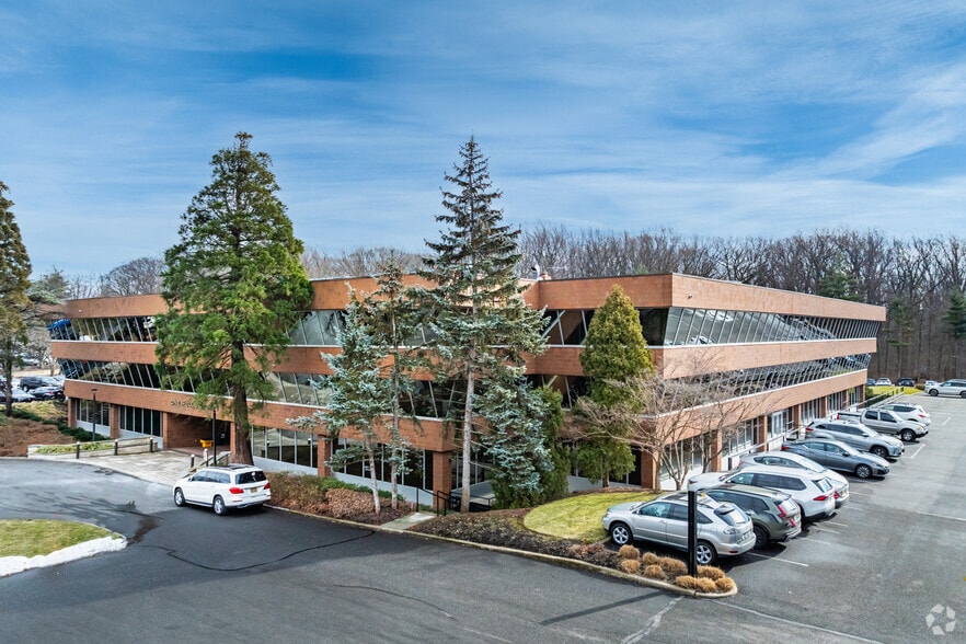 More Photos Of 3333 New Hyde Park Rd, New Hyde Park Unknown For Lease