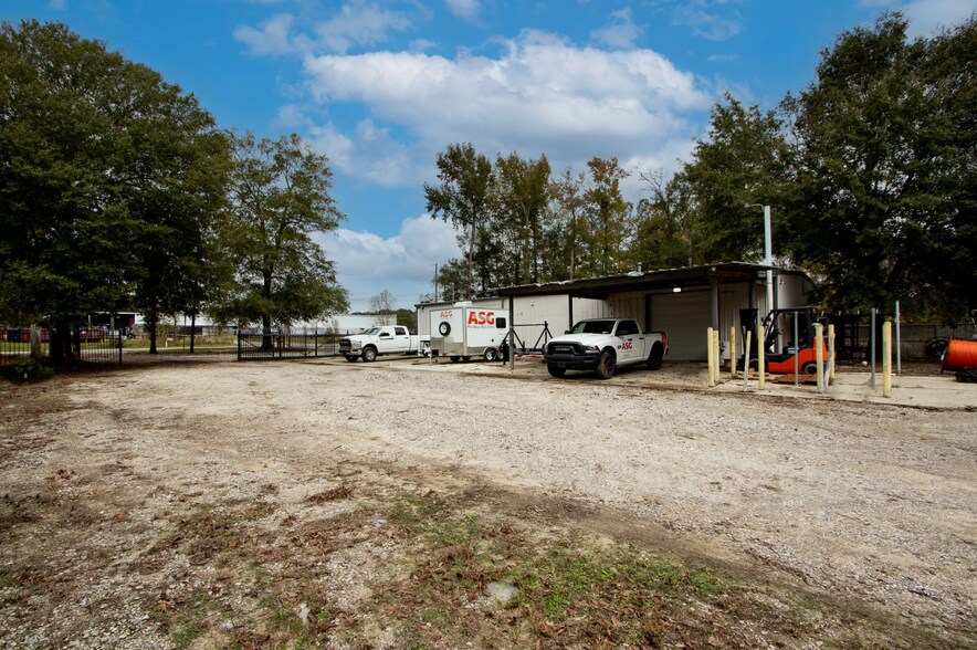 More Photos Of 1446 Pineview Rd, Columbia Light Manufacturing For Lease