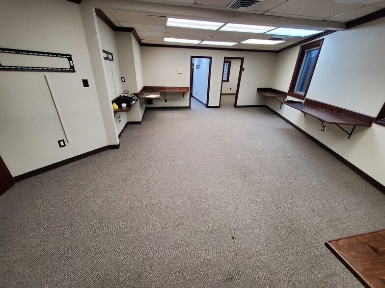 More Photos Of 2631 Merrick Rd, Bellmore Office For Lease