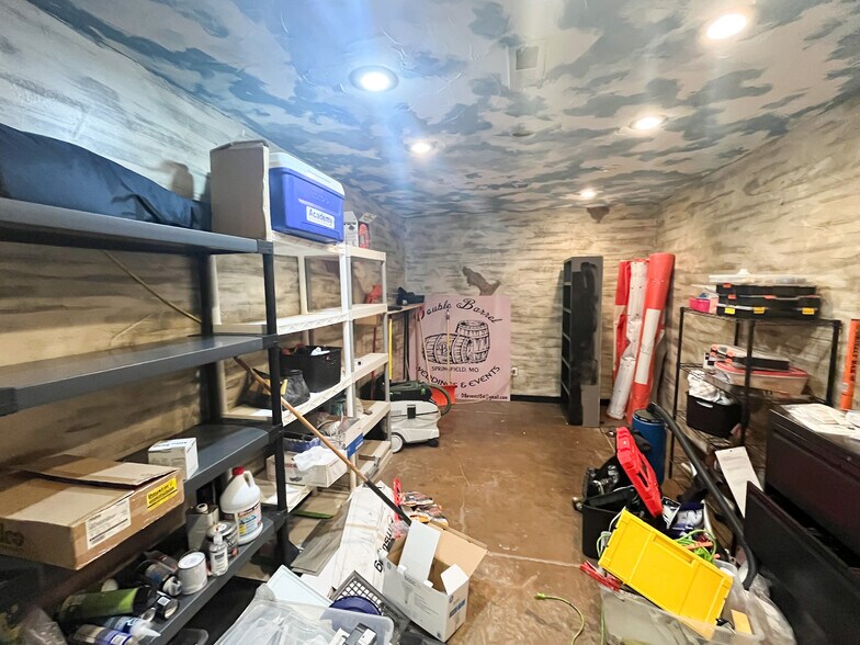 More Photos Of 509 W Olive St, Springfield General Retail For Sale