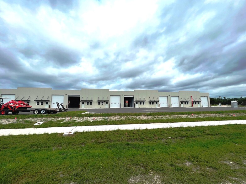 Primary Photo Of 6551 Corporate Park Cir, Fort Myers Warehouse For Lease