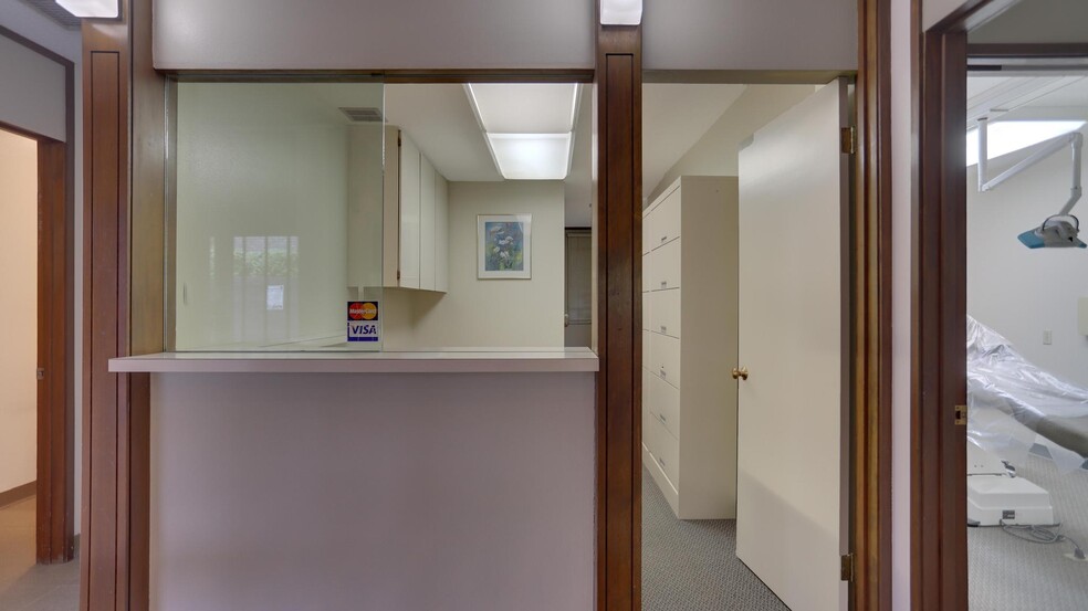 More Photos Of 15012 SE Stark St, Portland Office For Lease