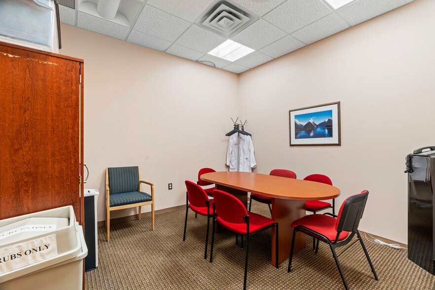 More Photos Of 2777 Hylan Blvd, Staten Island Office For Sale