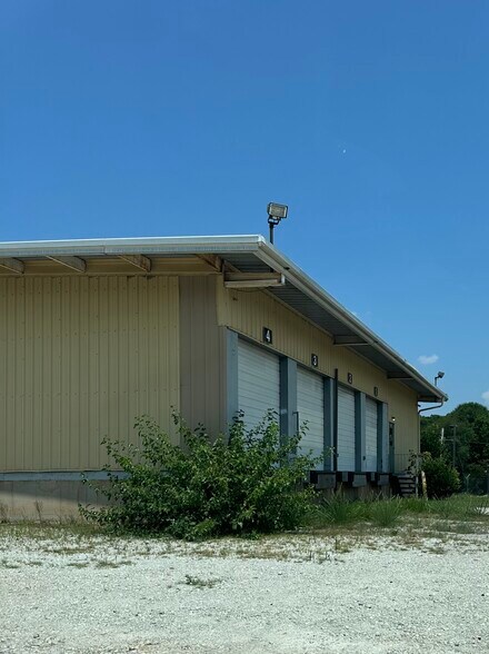 More Photos Of 866 Davis Dr Se, Conyers Truck Terminal For Lease