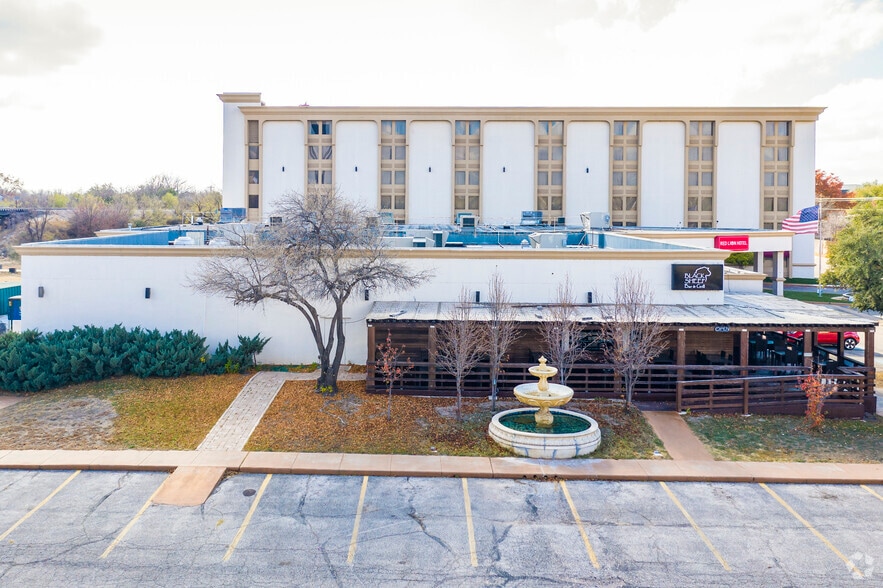 More Photos Of 441 Rio Concho Dr, San Angelo Hotel For Sale