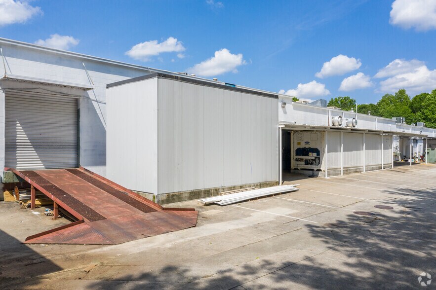 More Photos Of 11235 Alpharetta Hwy, Roswell Storefront For Lease