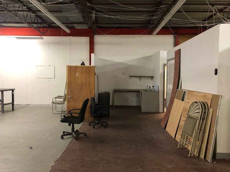 More Photos Of 131 Liberty Ave, Mineola Warehouse For Sale