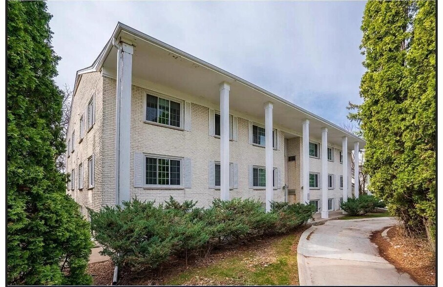 Primary Photo Of 4001 Mavelle Dr, Edina Apartments For Sale