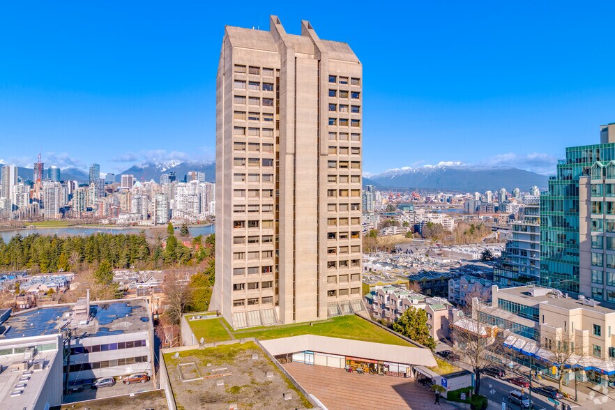 More Photos Of 805 W Broadway, Vancouver Medical For Lease