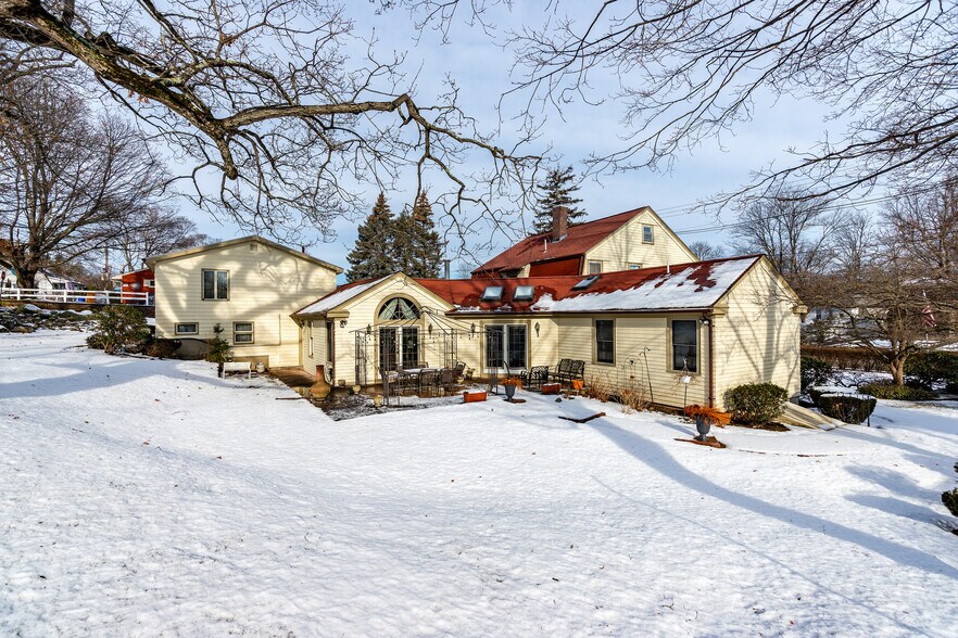 More Photos Of 90 Putnam Pike, Johnston Flex For Sale