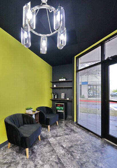 More Photos Of 1718 N Fry Rd, Houston Showroom For Lease