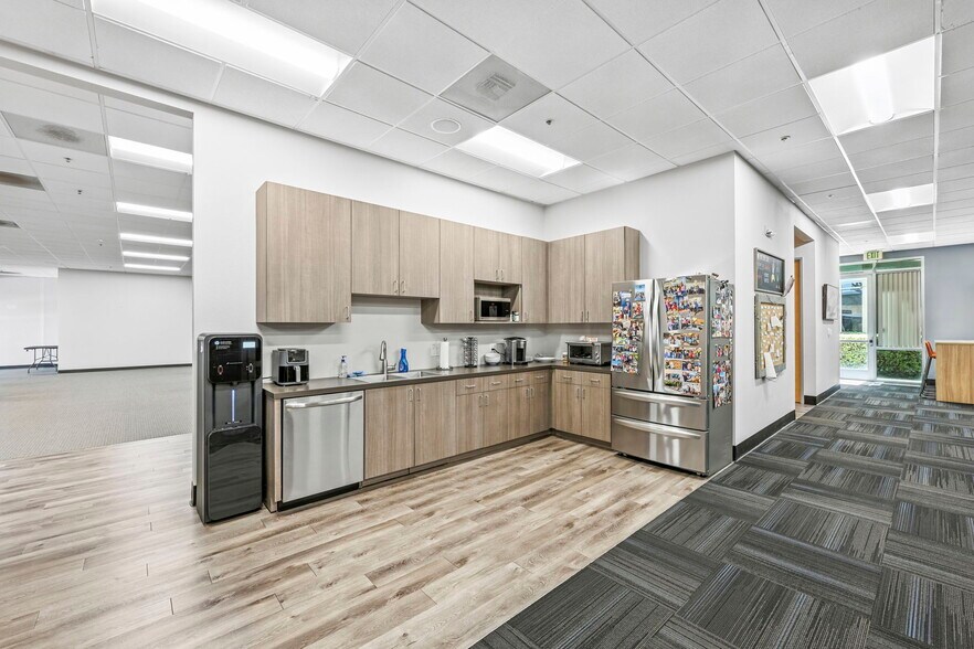 More Photos Of 3164 Lionshead Ave, Carlsbad Office For Sale