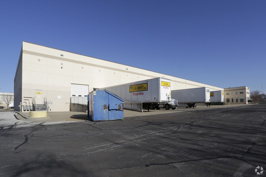 More Photos Of 3518-3522 Enterprise Dr, Kansas City Distribution For Lease