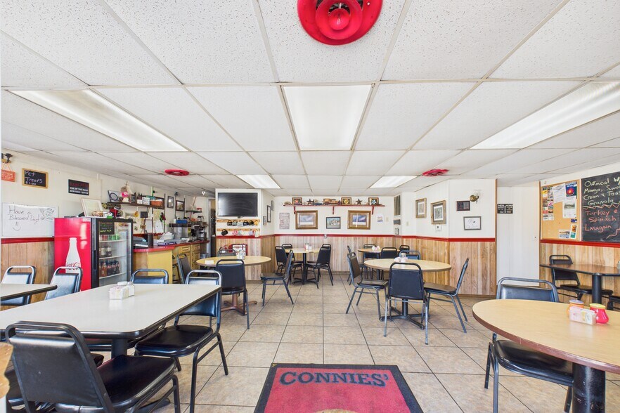 More Photos Of 1603 Central Blvd, Bull Shoals Restaurant For Sale