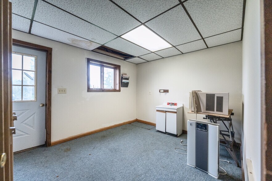 More Photos Of 167 Hill Rd, Kingston Sports And Entertainment For Sale