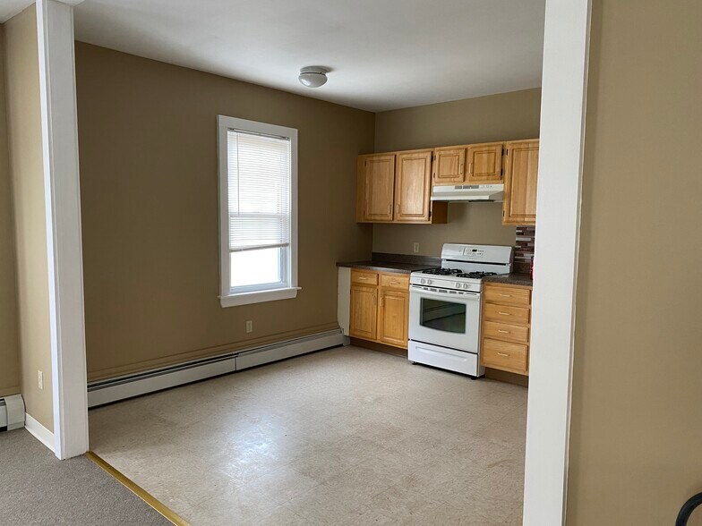 More Photos Of 512 N Front St, New Bedford Storefront Retail Residential For Sale