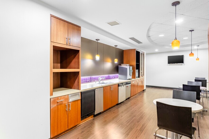 More Photos Of 2300 Main St, Kansas City Coworking Space