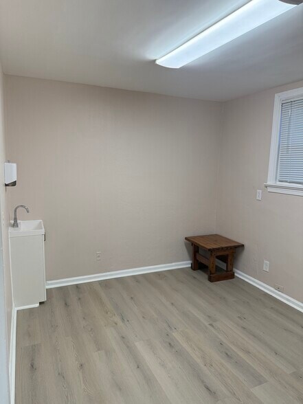 More Photos Of 2216 Macdade Blvd, Holmes Medical For Lease