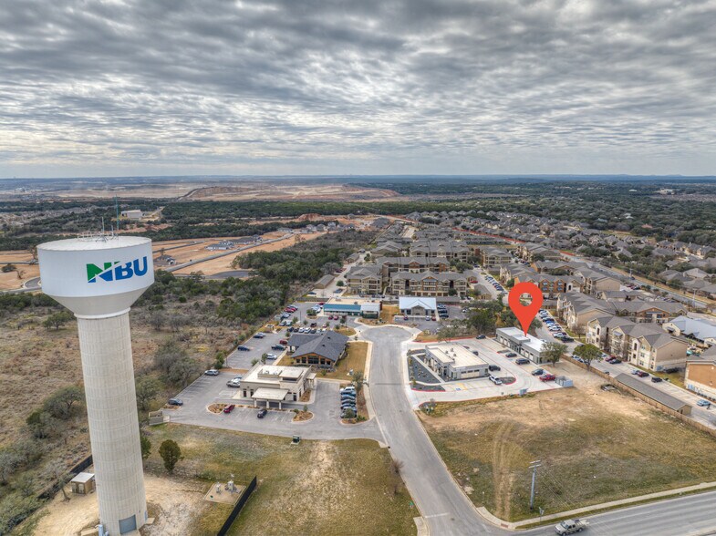 More Photos Of 3016 Independence Dr, New Braunfels Unknown For Lease