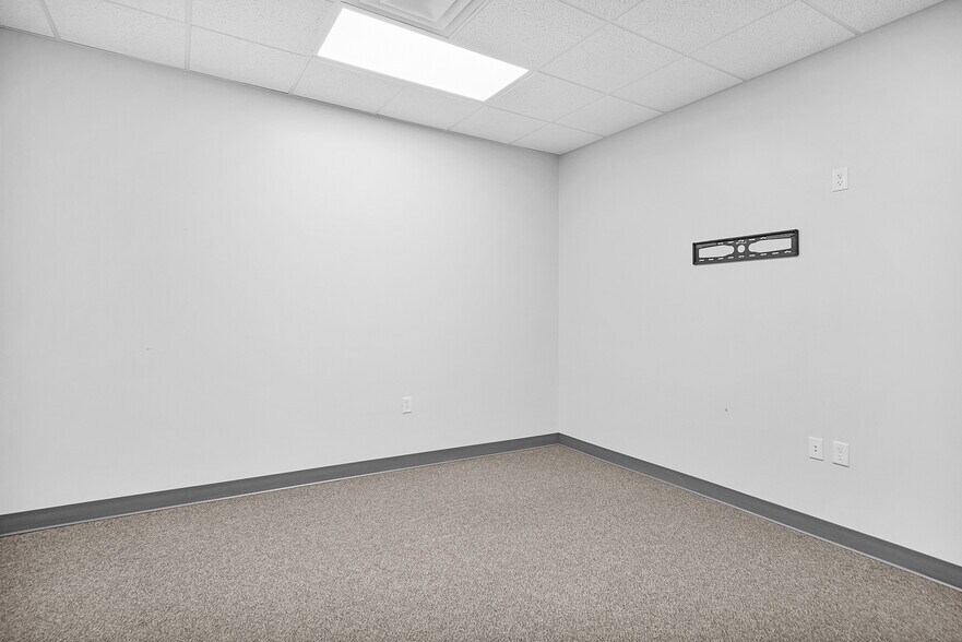 More Photos Of 1416 44th St SW, Wyoming Medical For Sale