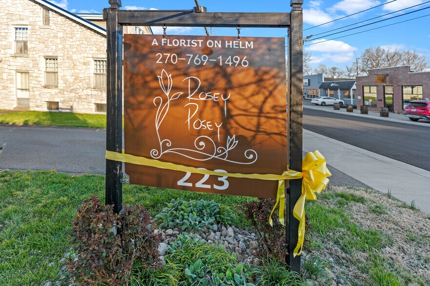 More Photos Of 223 Helm St, Elizabethtown General Retail For Sale