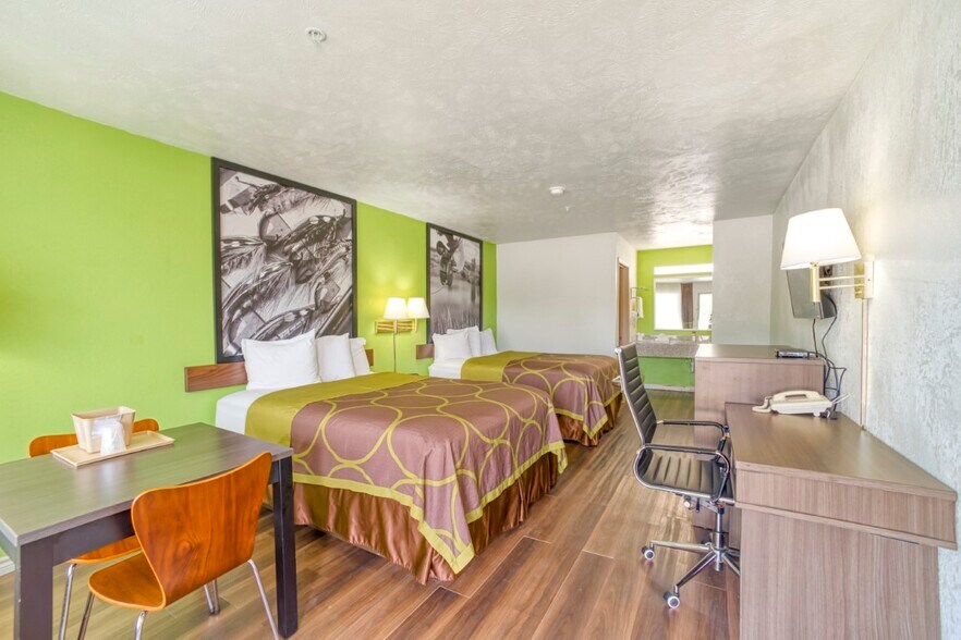 More Photos Of 2100 N Wheeler St, Jasper Hotel For Sale