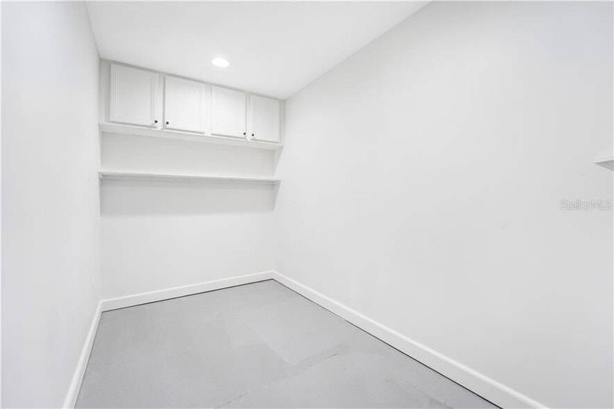 More Photos Of 1313 Edgewater Dr, Orlando Storefront For Lease