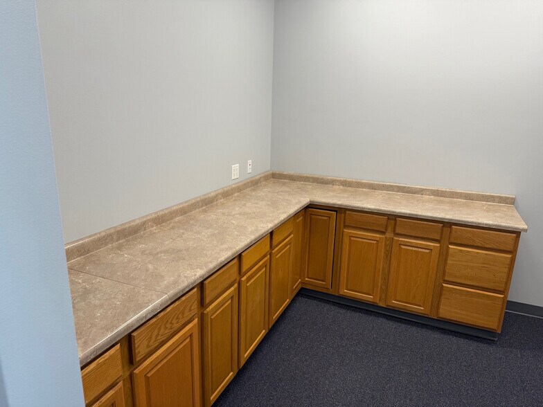 More Photos Of 8191 Birchwood Ct, Johnston Flex For Lease