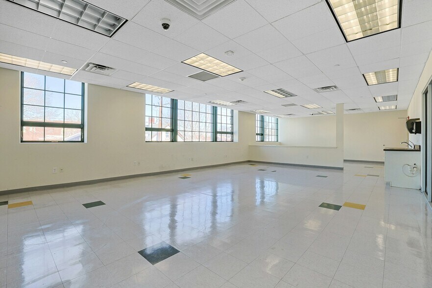 More Photos Of 31 W Broad St, Haverstraw Office For Lease