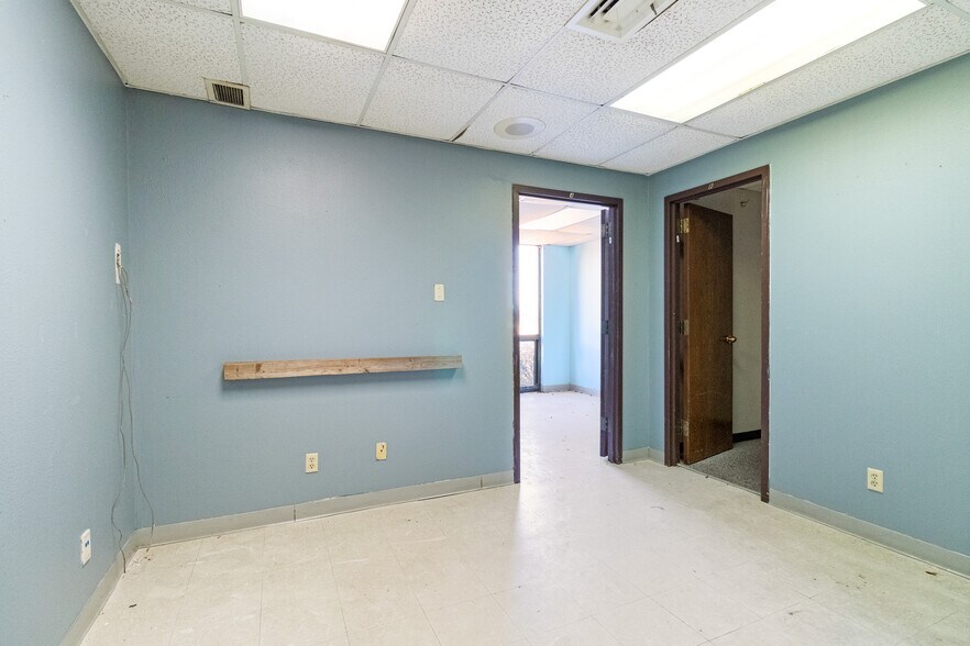 More Photos Of 214 N School St, Winfield Light Distribution For Sale