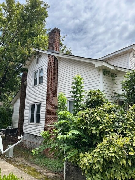 More Photos Of 514 Beatties Ford Rd, Charlotte Office For Sale