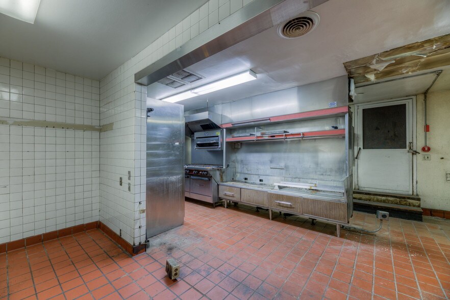 More Photos Of 421 7th St E, Saint Paul Restaurant For Sale