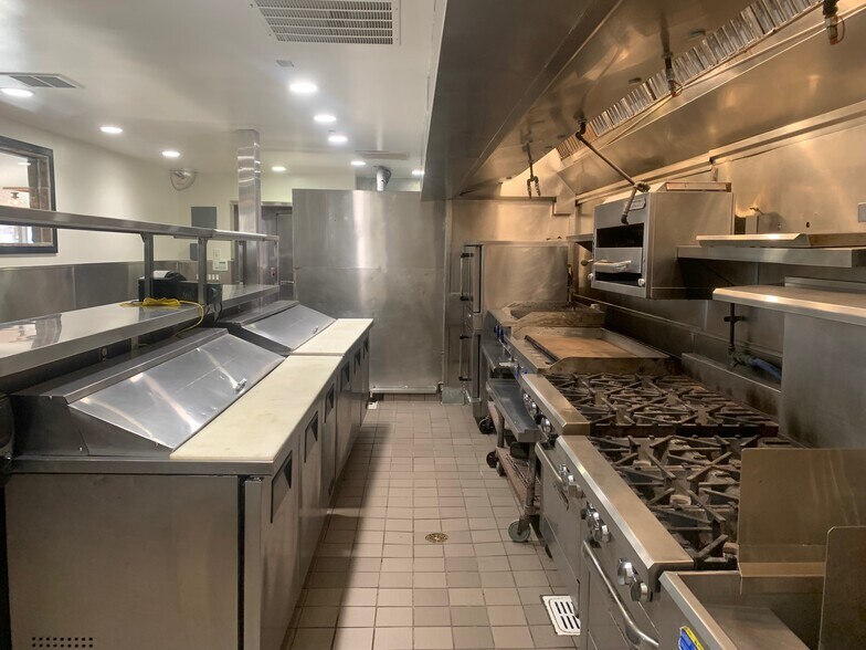 More Photos Of 18380-18450 Brookhurst St, Fountain Valley Storefront Retail Office For Lease