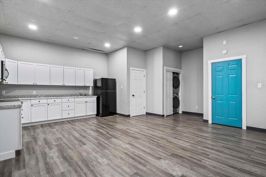 More Photos Of 205 Maple St, Overbrook Mixed Retail For Sale