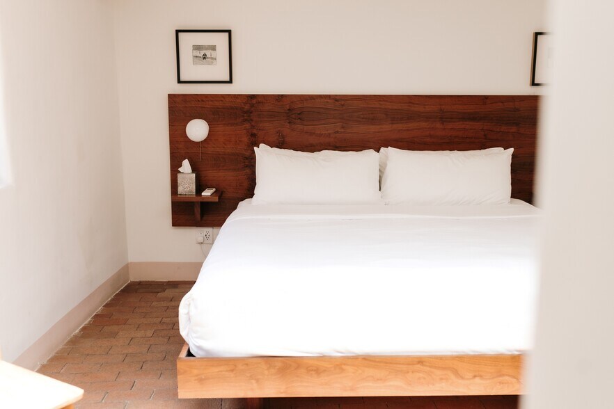More Photos Of 220 W Manhattan Ave, Santa Fe Hotel For Sale