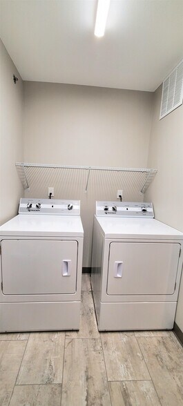 More Photos Of 404 W 7th St, Hays Sorority Fraternity House For Sale