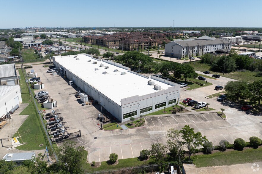 More Photos Of 20302 Park Row, Katy Light Distribution For Lease