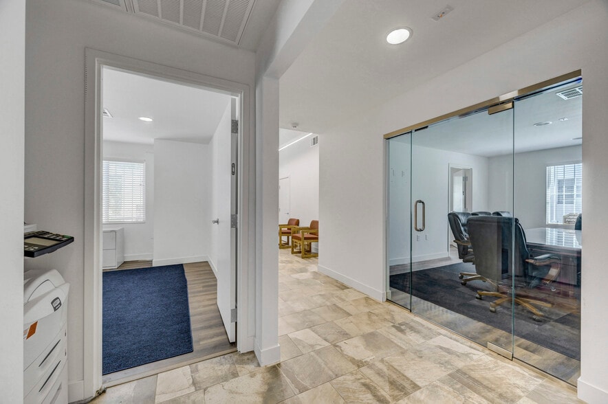 More Photos Of 811 S 6th St, Las Vegas Office For Lease