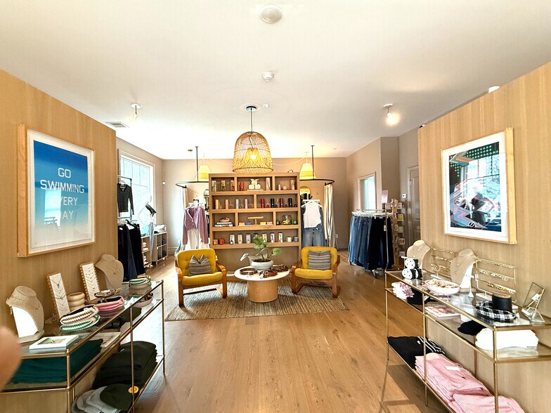 More Photos Of 152 Bedford Rd, Katonah Storefront Retail Office For Lease