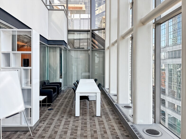 More Photos Of 203 N LaSalle St, Chicago Office For Lease