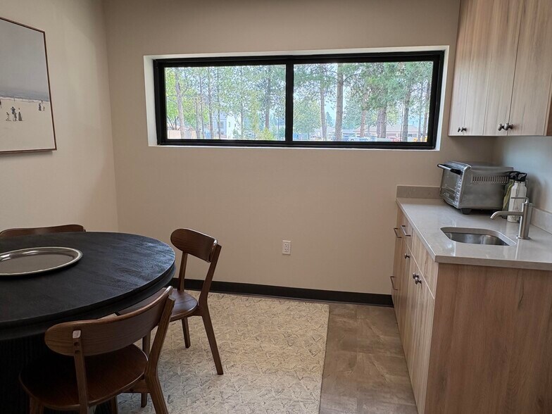 More Photos Of 1107 W Ironwood Dr, Coeur d'Alene Office For Lease