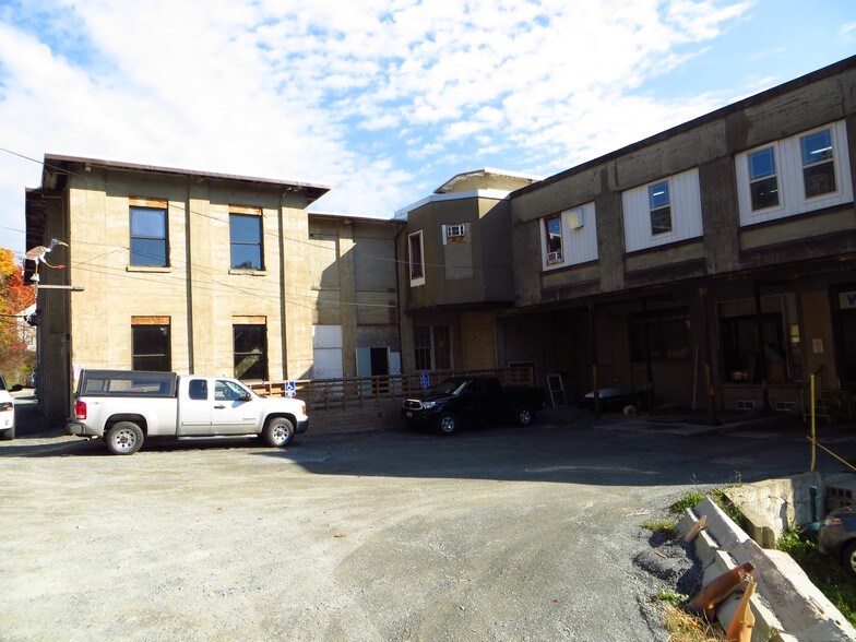 More Photos Of 1548 Burden Lake Rd, Averill Park Warehouse For Lease