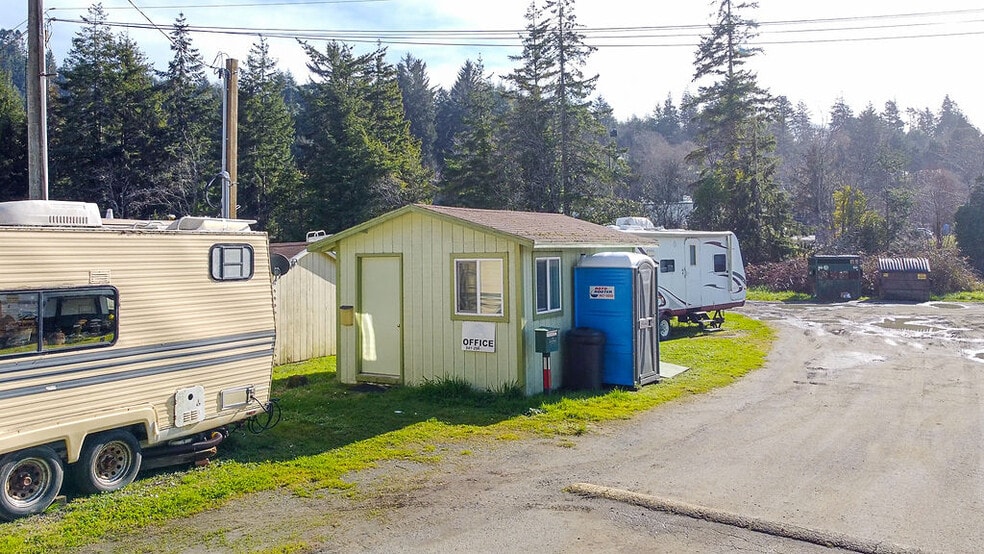 More Photos Of 718 F St, Coos Bay Manufactured Housing Mobile Home Park For Sale