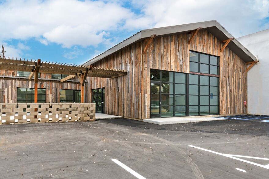 More Photos Of 1600 Lincoln Blvd, Santa Monica Freestanding For Lease