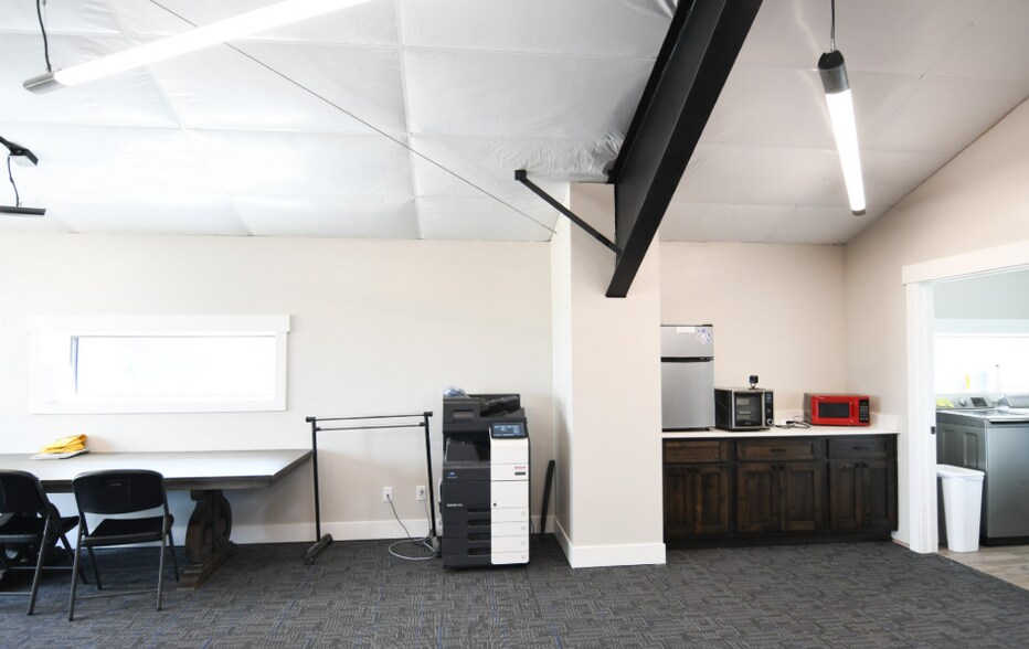 More Photos Of 2 N 580 W, Blackfoot Light Manufacturing For Sale